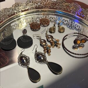 💖5 for $25😻 Elegant Black and Gold Earrings Set